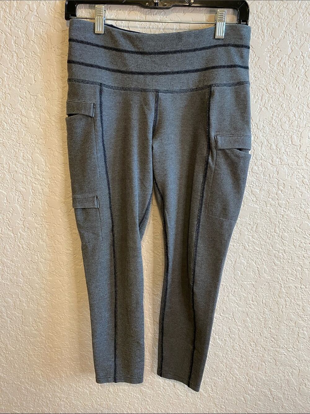 The North Face Cargo Leggings Charcoal Gray size medium 23” inseam